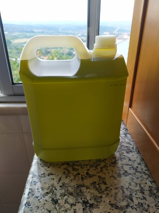 Vende se azeite ( novo ) da zona da beira baixa