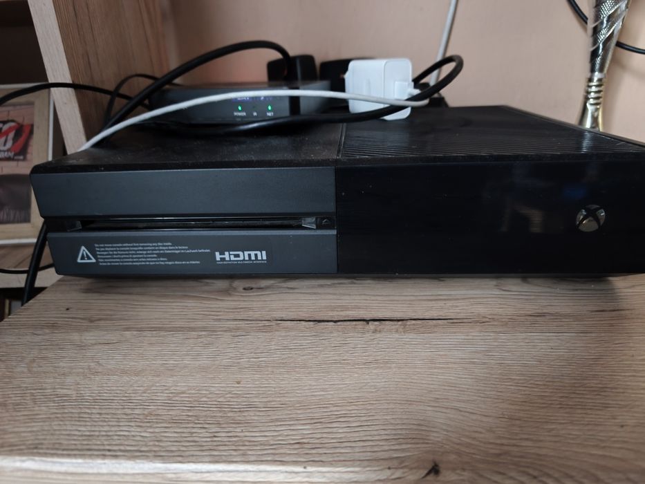 Ixbox one 1 TB Stan bardzo dobry