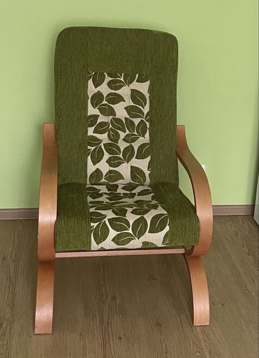 Fotel  finka  na stelarzu drewnianym