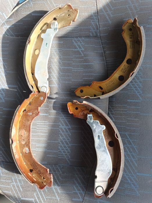 Продам тормозні колодки Рено Кенго