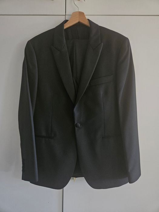 Smoking czarny wełniany z klapami Lancerto