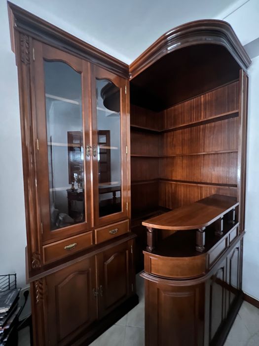 Móvel Bar de Sala com Vitrine