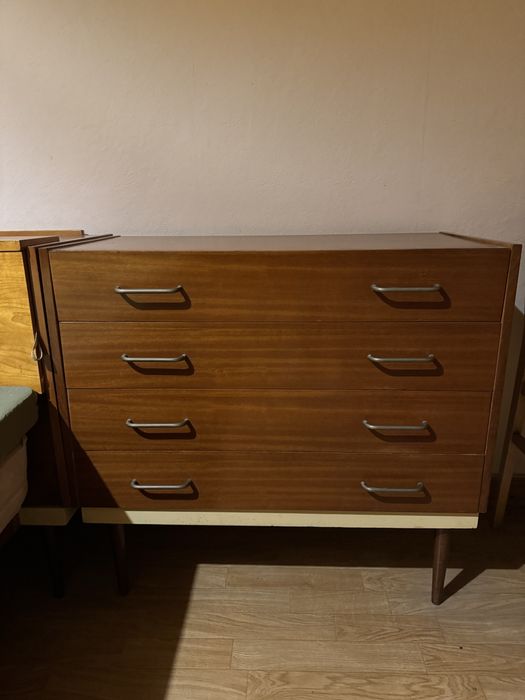 Stara witryna z lustrem vintage z PRL