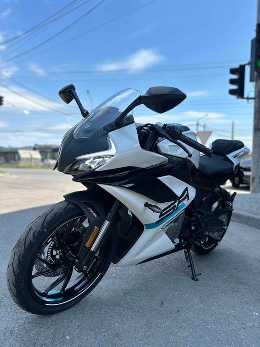 Мотоцикл CFMOTO 300SR