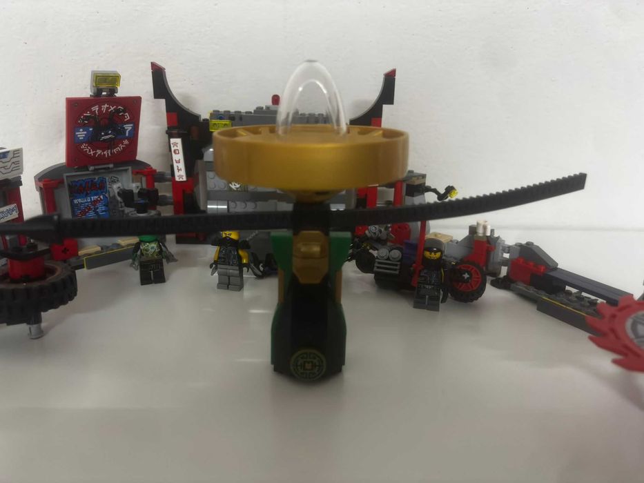 LEGO® NINJAGO®  Quartel-General dos Filhos de Garmadon