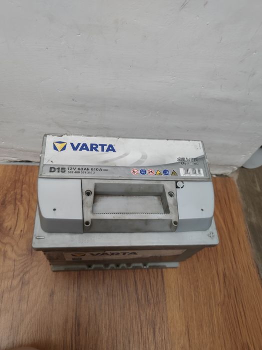 Акумулятор автомобільний VARTA