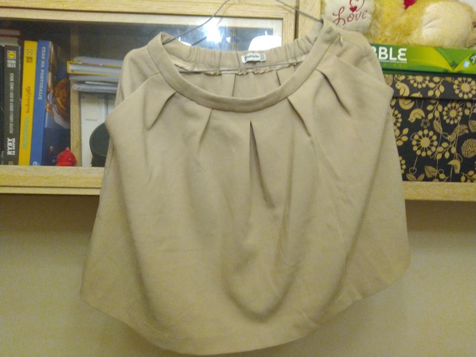 Beżowa spódnica Stradivarius