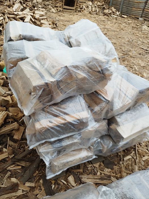 Sacos de lenha com entrega