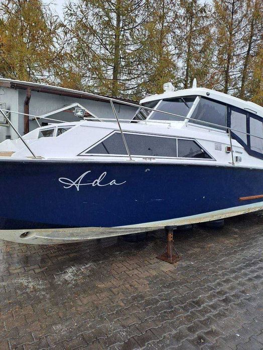 Łódź motorowa kabinowa