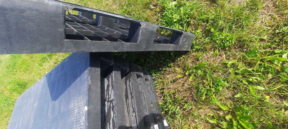 Palety plastikowe 120x100 pod zbiornik 1000l mauzer itp