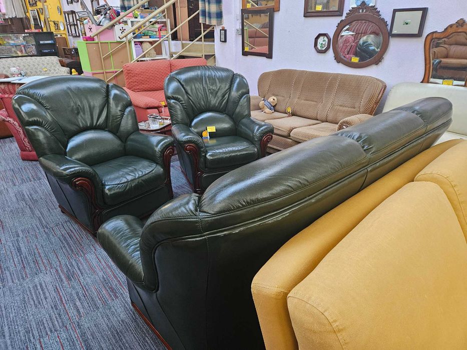 Sofá cama em pele de cor verde - óptimo estado geral