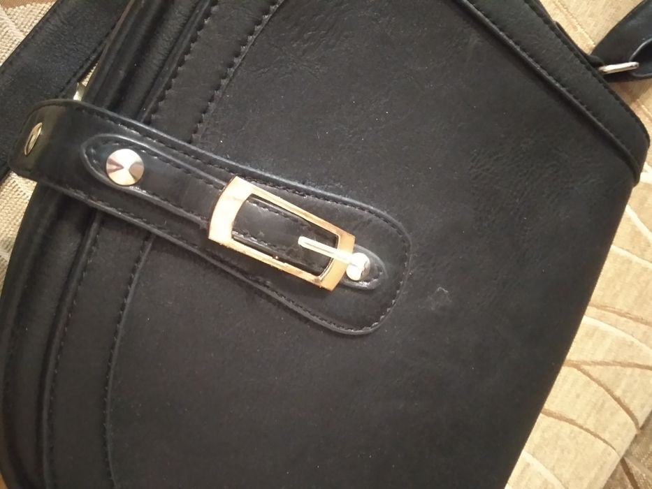 Czarna torebka na ramię