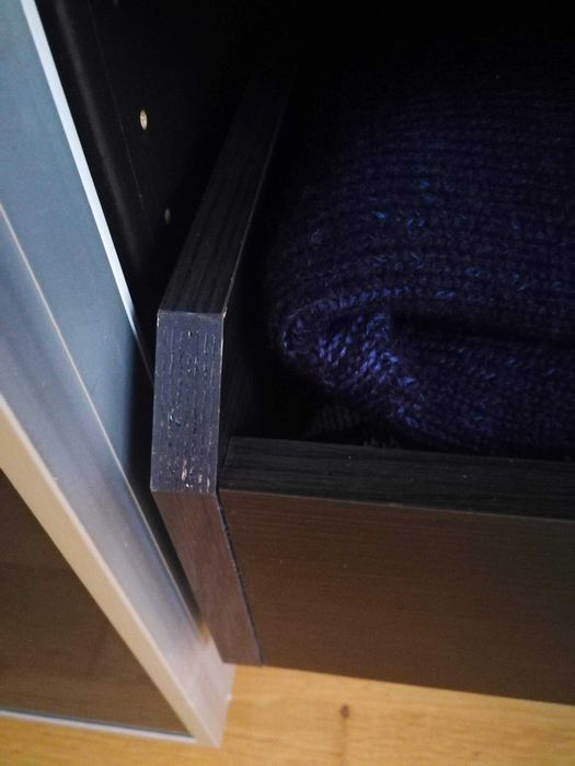 Roupeiro PAX IKEA com portas deslizantes de vidro
