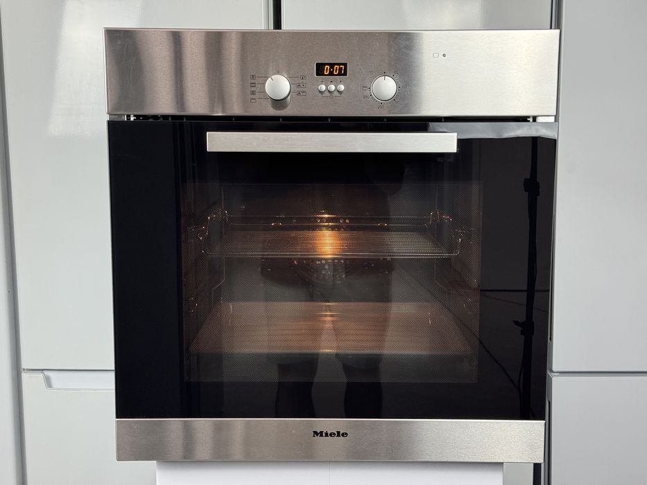 Miele H 4217 B Духова шафа