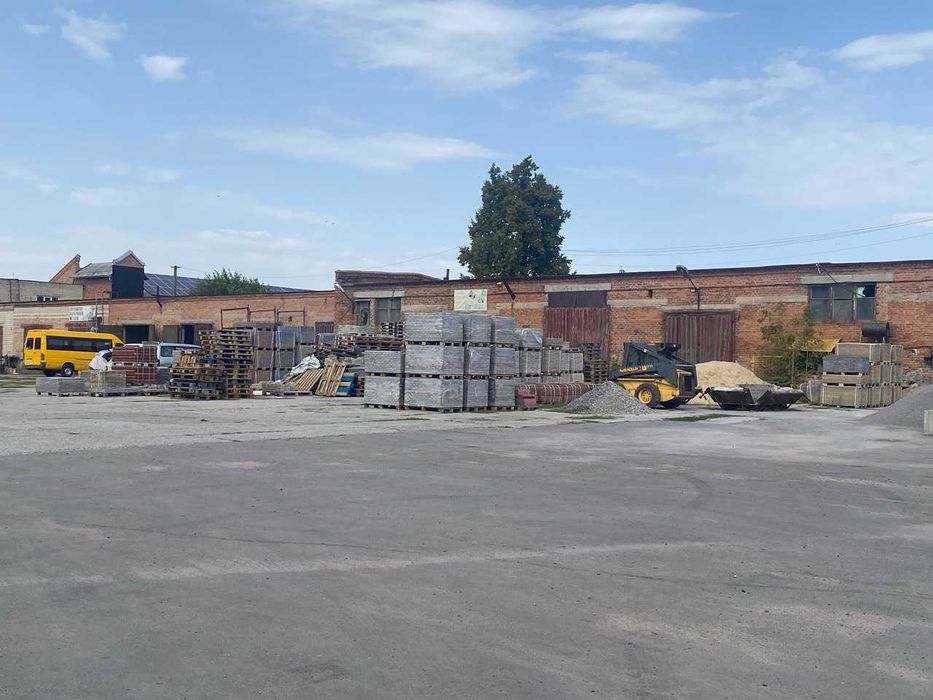 Продаж приміщень вільного призначення 3500м2 на земельній ділянці 2 га