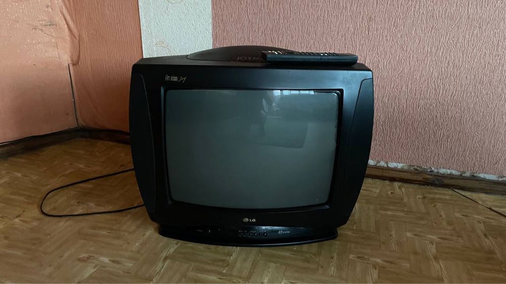 Телевизор LG в рабочем состоянии