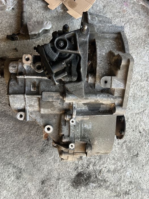 КПП Коробка передач 2.0 DCI VW Passat B6,7 Golf Touran Skoda 02q301103