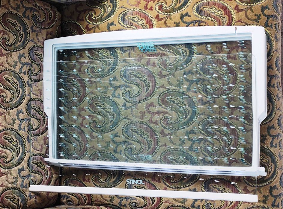 Продам полки для холодильника STINOL