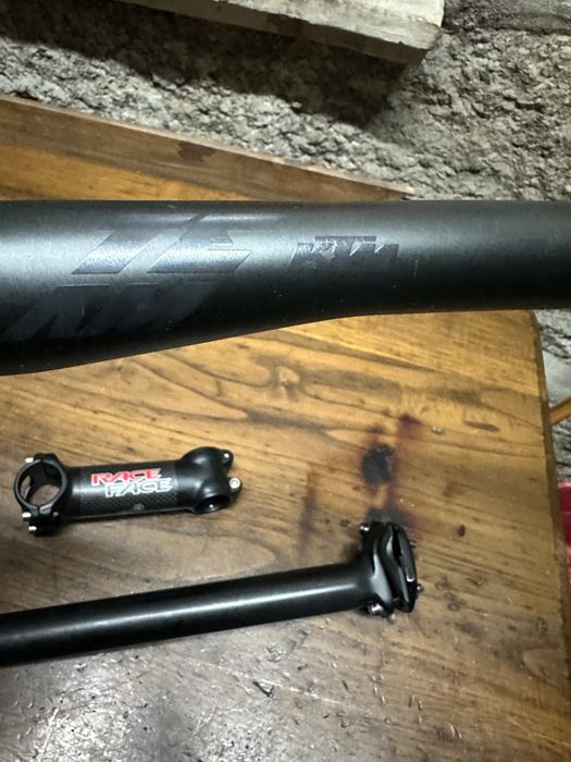 Guidão e espigão em aluminio KTM  e mesa em aluminio da face race