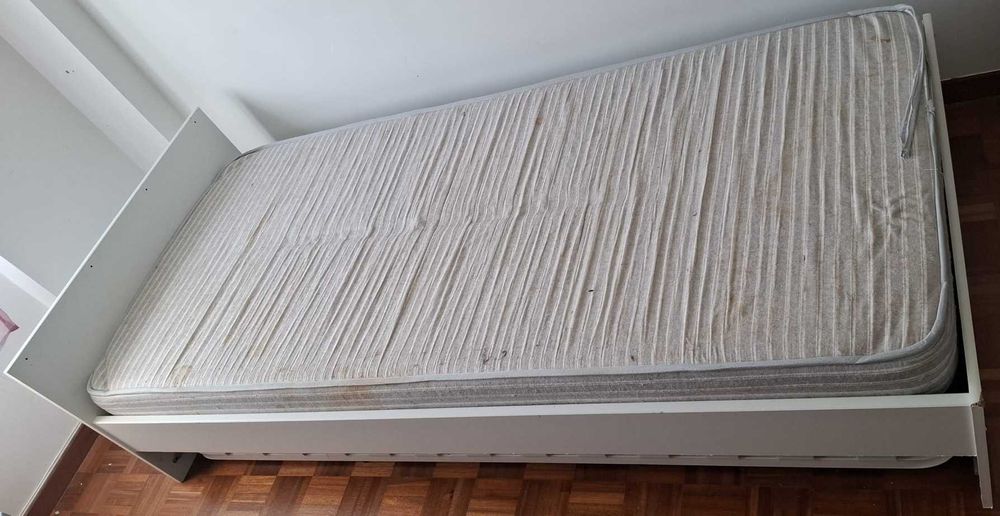 Cama de Solteiro Branca com 2 estrados e 1 colchão simples | Data Limite 04 de Julho