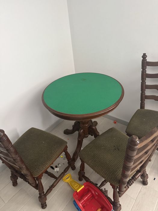 Mesa de jogo vitoriana com cadeiras