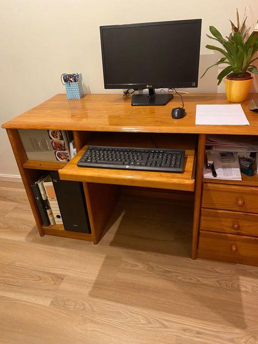 Secretaria em madeira