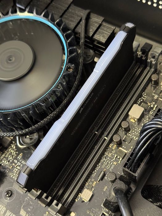 Pamięć RAM Corsair Vengeance RGB Pro DDR4 DIMM 8GB 3600MHz CL18 XMP