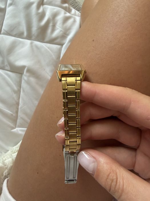 Годинник casio.