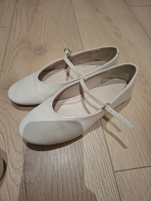 Zara balerinki lakierowane kremowe  34
