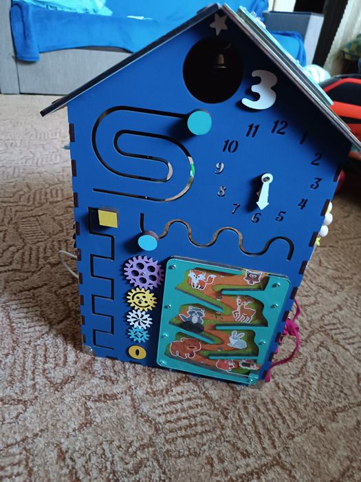 Бізібудинок з гаражем