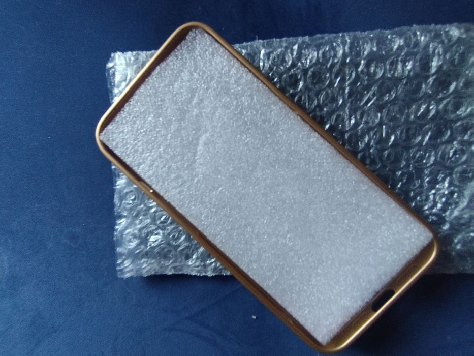 Capa iPhone 14 Plus Dourada com Brilho (Nova a Estrear)