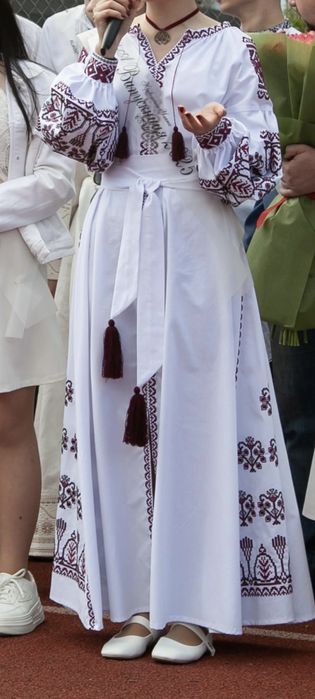 Вишита сукня, вишиванка, на випускний