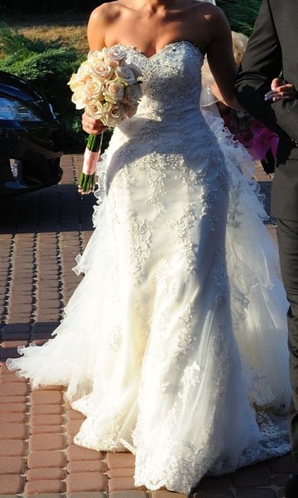 Suknia ślubna model Demetrios.