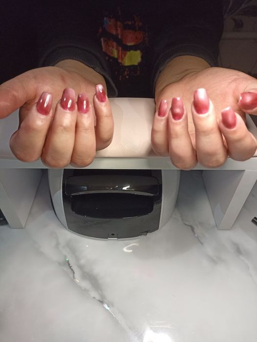 Манікюр та нарощування нігтів