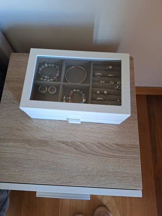 Guarda joias branco como novo