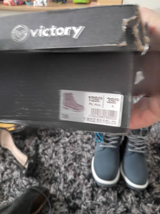 Nowe buty damskie 38 victory
