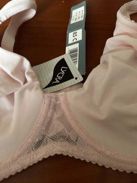 Biustonosz delikatnie modeluje sylwetkę