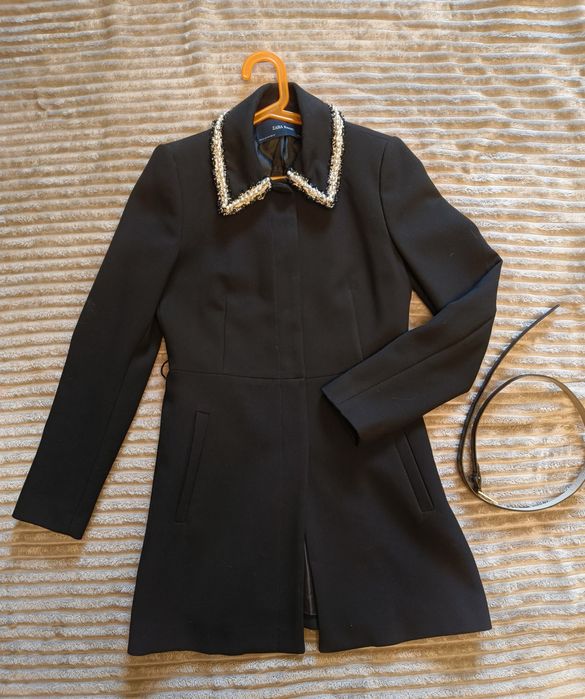 Płaszczyk płaszcz czarny elegancki zara woman ozdobny kołnierzyk perły