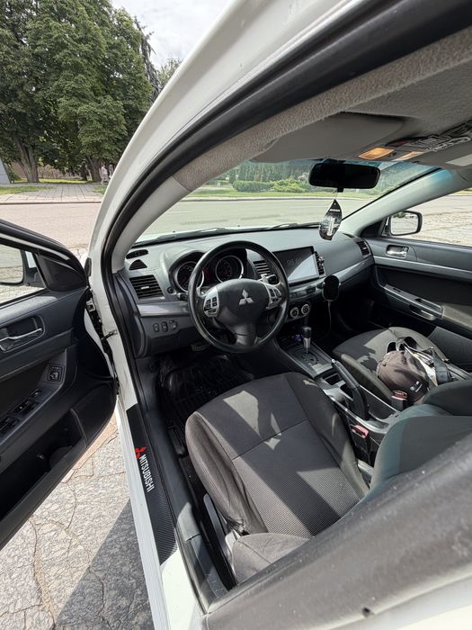 Mitsubishi lancer 10