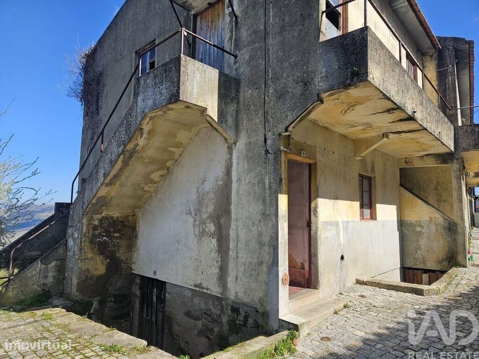 Moradia em banda em Tabuaço de 350 m2