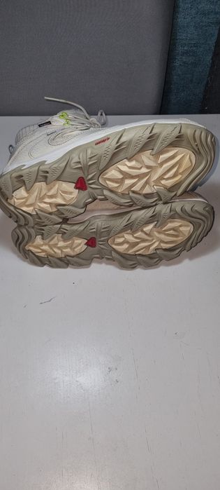 Salomon 41 1/3.   .
