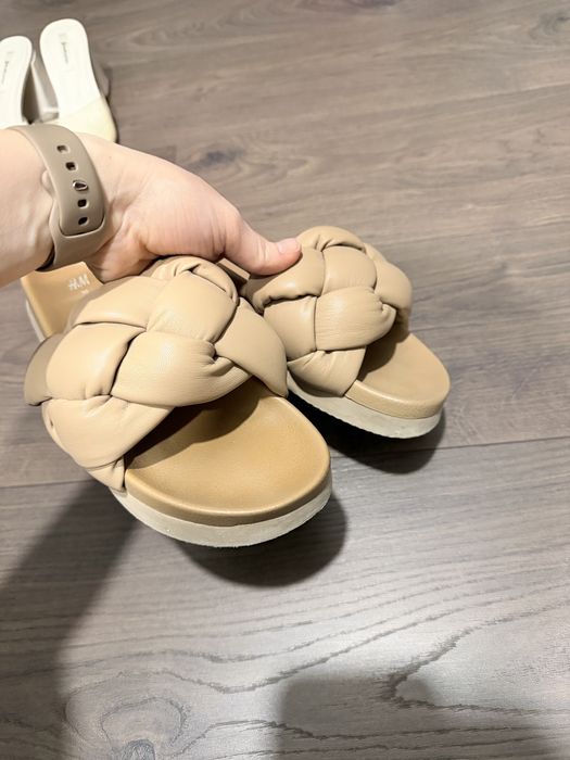 H&M шльопанці , бежевий колір.
