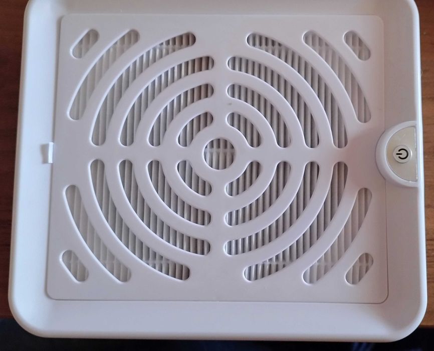 Pochłaniacz pyłu z paznokci