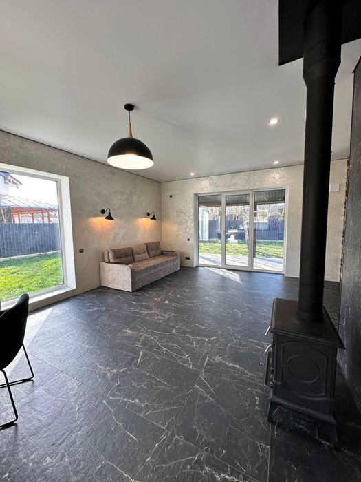 Будинок біля озера з новим ремонтом на 6 сотках. Два види опалення !