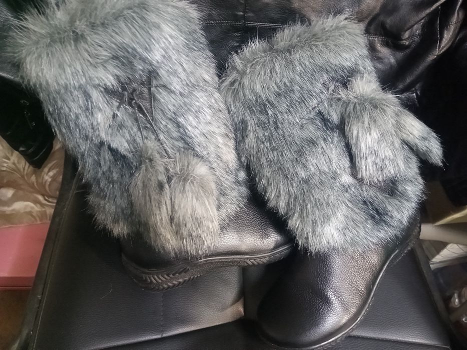 Продам женские сапожки