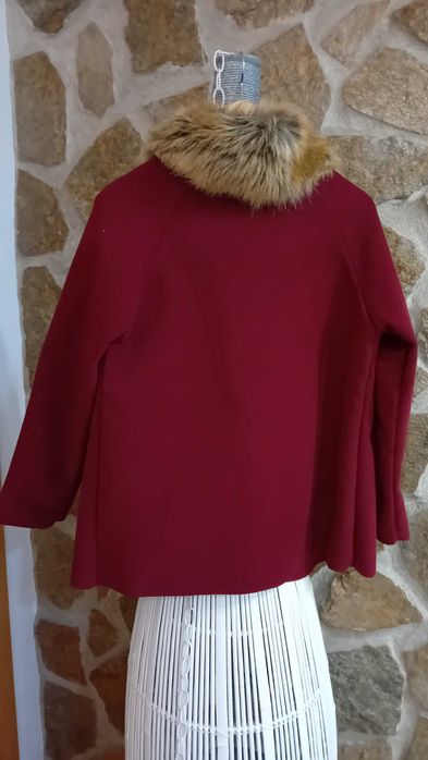 Casaco em cor bordeaux