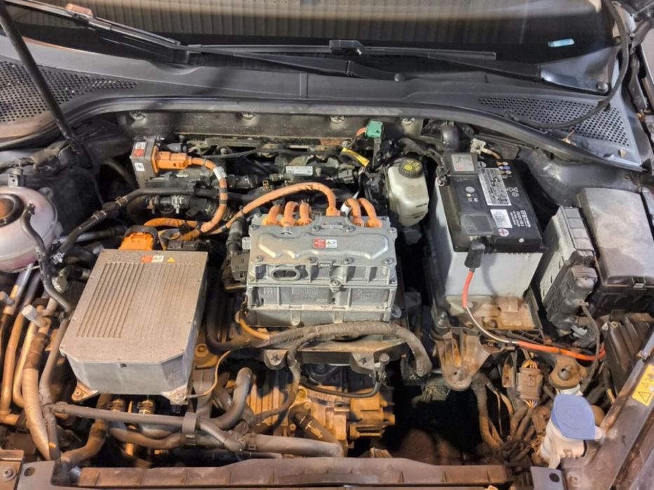 Volkswagen e-Golf 36кВт, лед приборка, запас ходу 220 км, два комплекти дисків та гуми