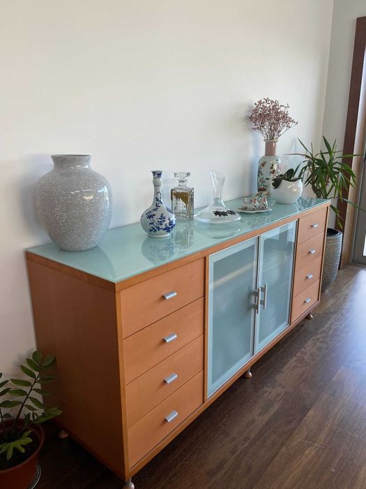 Mobília para Sala de Jantar - Mesa + 6 Cadeiras + Aparador