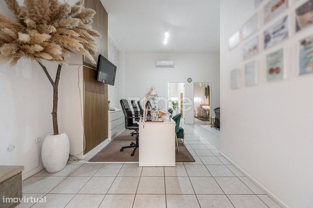 Espaço Comercial Versátil Com Possibilidade Para Habitação
