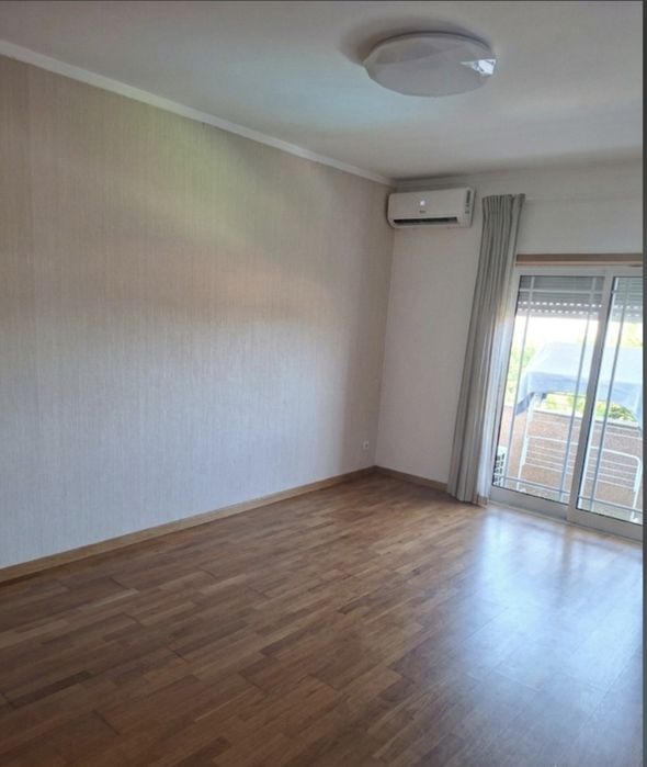 Excelente Apartamento T3+1 com Quintal Privativo e 2 Garagens – Oliveira S. Mateus, Famalicão